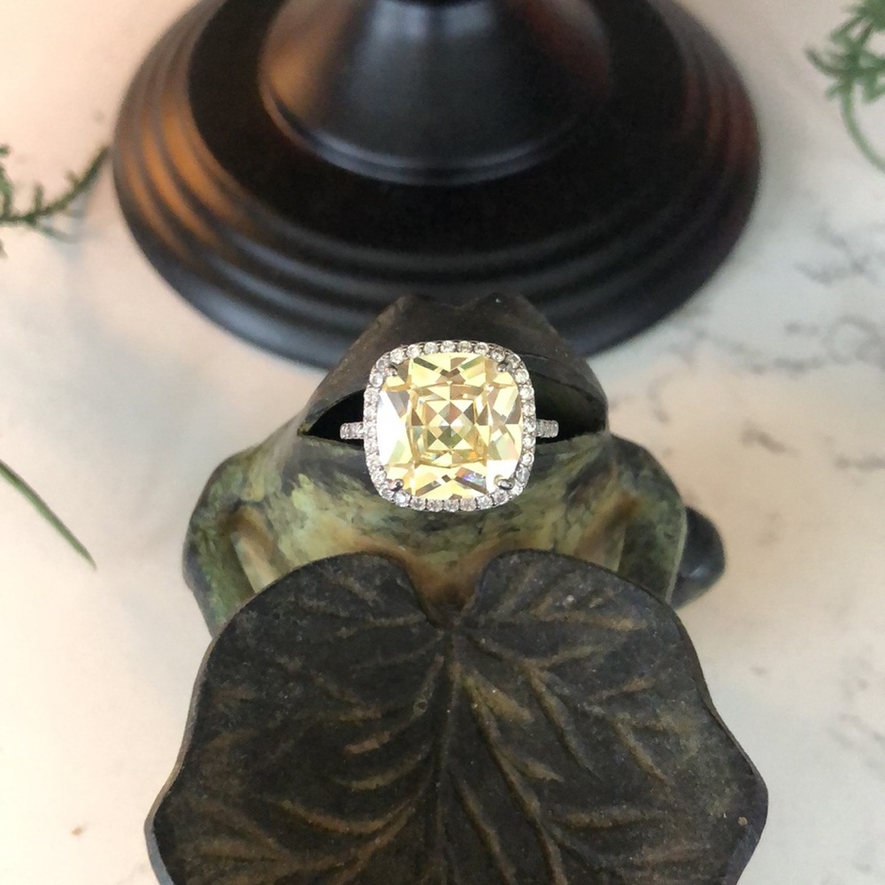 Stunning faux yellow diamond w/ cubic zirconia surrounding stones, .925 CZ - Picture 7 of 12